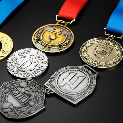 Beli Customized Design Metal Award Medal with 2mm Thickness and 7-10 Business Days Production online manufacture