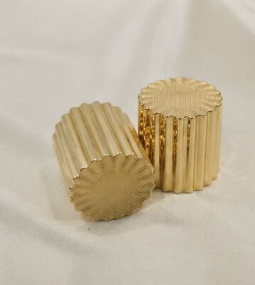Beli Luxury Gold Finish Zinc Alloy Perfume Cap dengan Fluted Cylinder dan Top Tekstur pembuatan online
