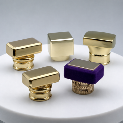 Grosir Seng Alloy Perfume Cap Square Bentuk persegi panjang emas berlapis beludru Dekorasi parfum tutup botol Custom Logo Terima