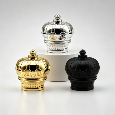 Pabrik Sumber Tutup Parfum Zinc Alloy Ukiran Berongga Bentuk Mahkota Mewah Cocok FEA15 Tutup Botol Parfum Zamac Timbul Vintage Elektroplating Multiwarna Logo Kustom OEM ODM