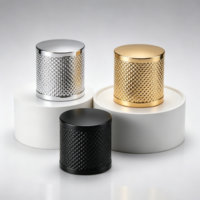 Tutup Parfum Zamac Knurling Kisi Mewah Desain Tepian Atas Datar Silinder Mulut FEA15 Penutup Parfum Paduan Seng Pelapisan Emas Perak Hitam Logo Kustom Pabrik Sumber