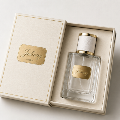 Botol parfum kaca transparan persegi mewah dengan kulit putih dibungkus Zamac Cap, dasar tebal kosong botol semprotan wewangian, logo logam khusus wadah parfum kaca